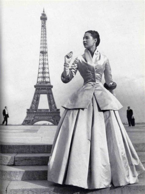 mode van dior uit 1946 wanneer er new voor staat|Dior show geschiedenis.